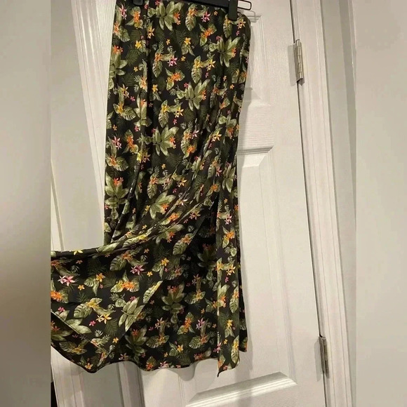 Blue Rain x Francesca’s Black Tropical Silky Maxi Skirt High Slit Unlined Size S - Picture 3 of 8